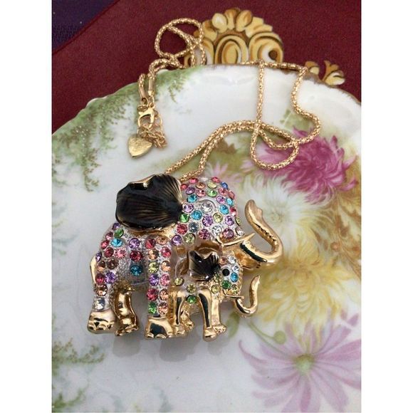 NWT Betsey Johnson Mama Elephant & Her Baby Multi Color Rhinestone Pendant Neckl - Picture 1 of 14